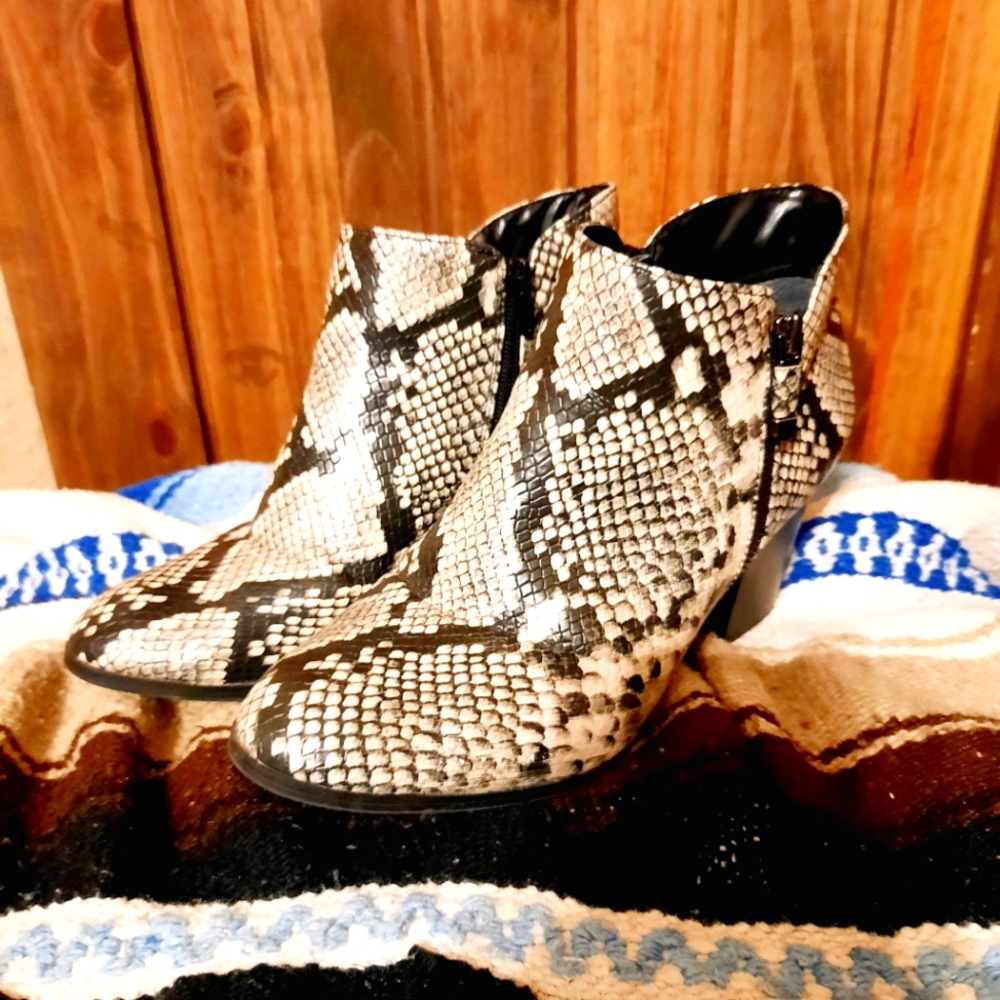Western fashion booties!